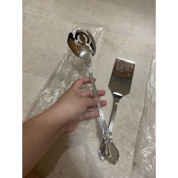 new Reed & Barton SHUBERT Stainless 18/10 Glossy salad fork and lasagna server - Picture 4 of 12